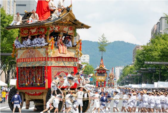 祇園祭「前祭」山鉾巡行と宵山2日間